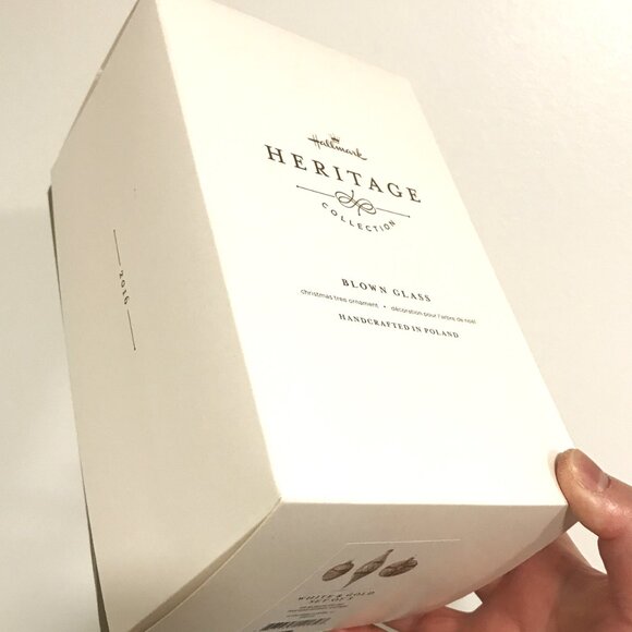 Brand New Hallmark Heritage White & Gold Blown Glass Set of 3 Ornaments Poland - Picture 2 of 4